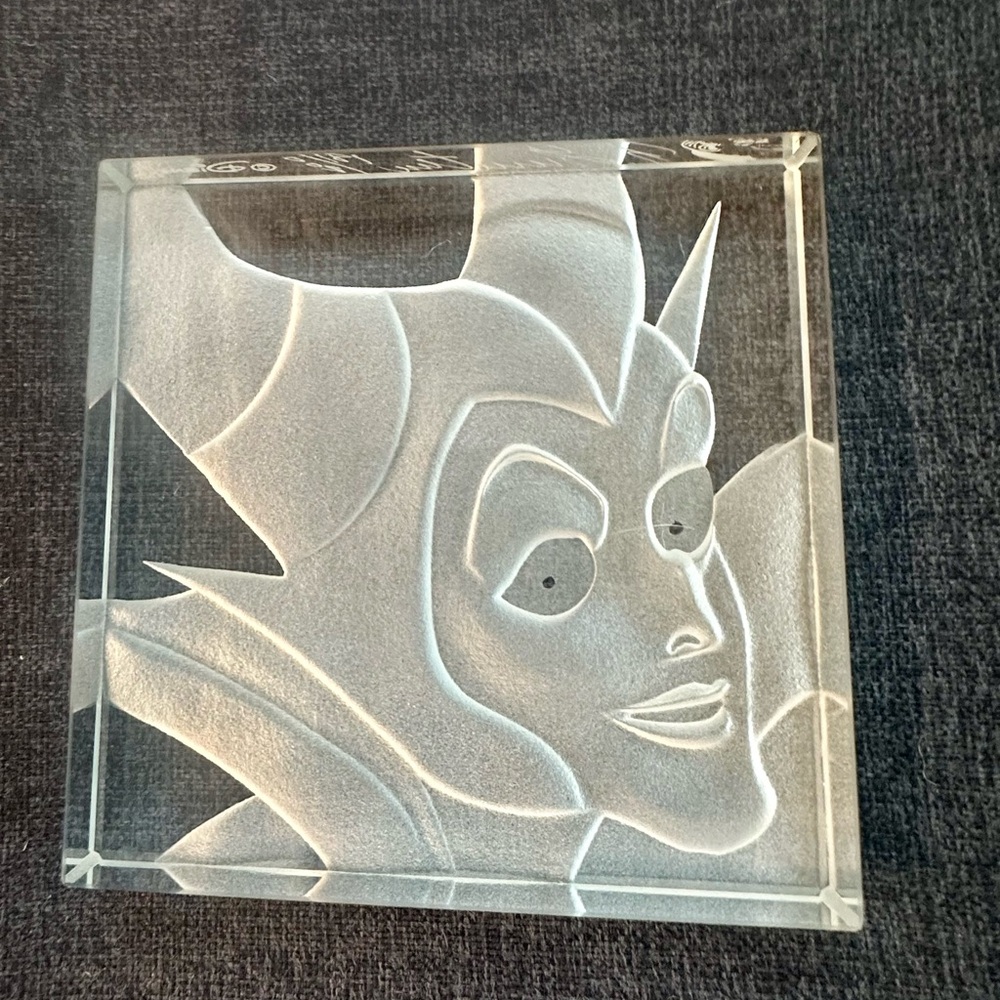 Disney villain, Maleficent, signed, rare collectible. - Picture 2 of 7